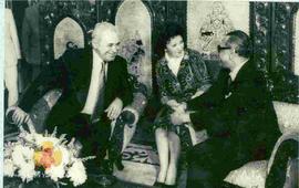 Wakil Presiden Yugoslavia Stevan Doronjski sedang bercakap-cakap dengan Wakil Presiden RI Sri Sul...