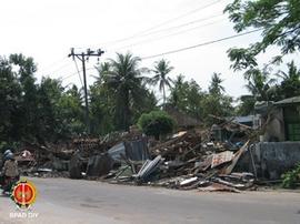 Kerusakan rumah penduduk di Dusun Blawong, Jalan Imogiri Timur Km 11 Bantul, 27 Mei 2006.