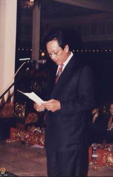 Gubernur DIY Sri Sultan HB X menyampaikan pidato sambutan dalam acara syukuran pelantikan Gubernu...