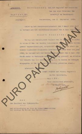 Salinan surat keputusan dari daftar dan keputusan Direktur Pendidikan dan Ibadah yang ditujukan k...