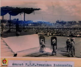 PJM. Presiden Indonesia/ Ir. Soekarno menyampaikan amanat dalam rapat persahabatan Rumania - Indo...