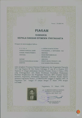Piagam penghargaan dari BP7 ditujukan kepada pesert yang telah mengikuti Penataran Pedoman Pengha...