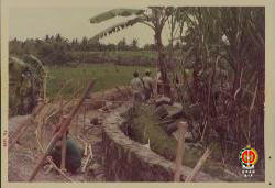 Pemasangan batu saluran pembagi/ primer (bagian IV) bendungan Guwo (kondisi     10 %).