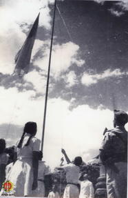 Pengibaran Bendera oleh Petugas Pengibar Bendera di halaman Istana Negara (Gedung Agung)  Yogyaka...