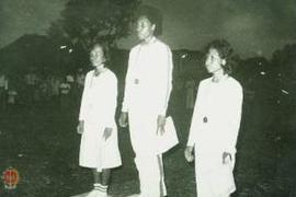 Tampak juara lomba panahan putri seusai menerima medali dan piagam di lapangan Badung Denpasar Bali.