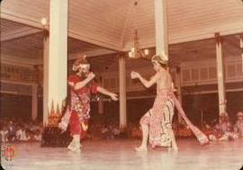 Pementasan sendratari “Kembang Wijaya Kusuma” dari kontingen Kabupaten Dati II Kulon Progo