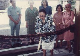 Pengguntingan pita dalam acara Pembukaan Bazar oleh Ibu BRAy. Retno Martani, Ketua Dharma Wanita ...