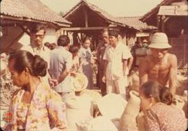 Anggota DPRD Propinsi DIY turba cecking harga beras di pasar Yogyakarta menjelang Hari Raya Lebaran