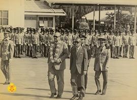 Wakil Presiden Republik Iraq dan Wakil Presiden Republik Indonesia beserta komandan upacara berja...